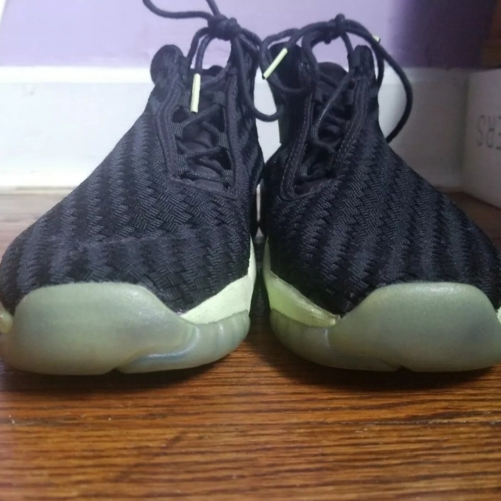 Womens Jordan Futures | sz7.5